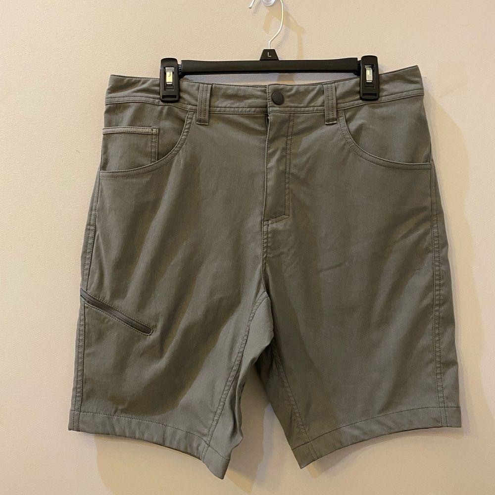 Royal Robbins Gray Shorts Men Size Waist 34